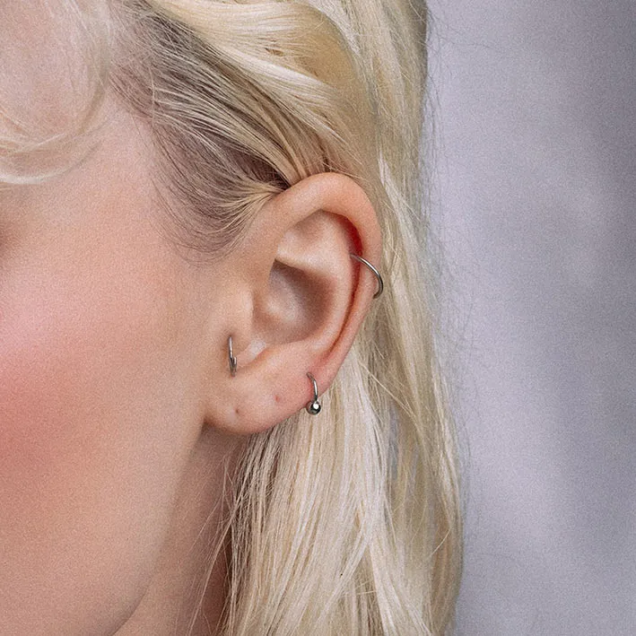 CLEO. Circular Barbell Ring - Silver