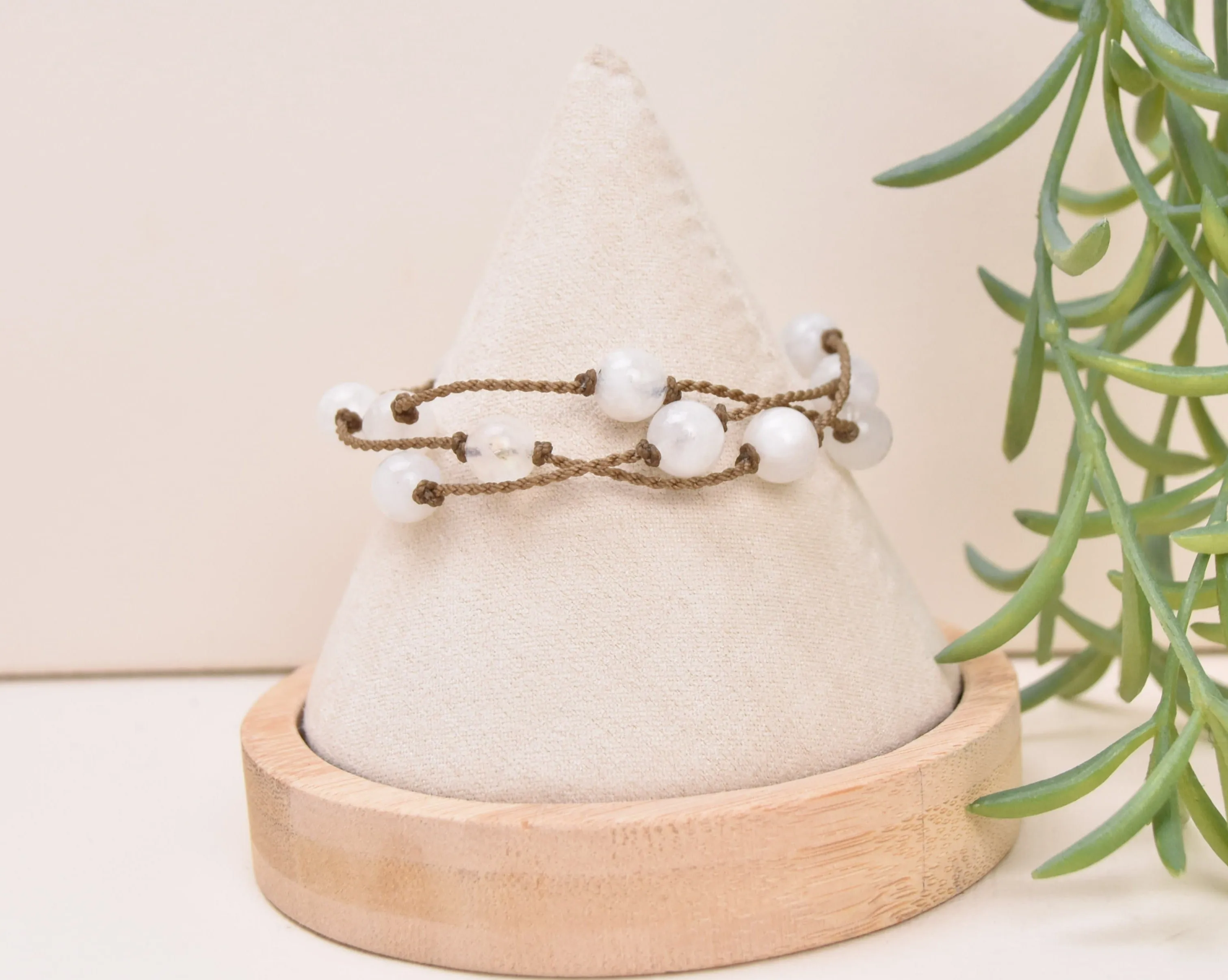 Wrap-0122-Moonstone Round Medium