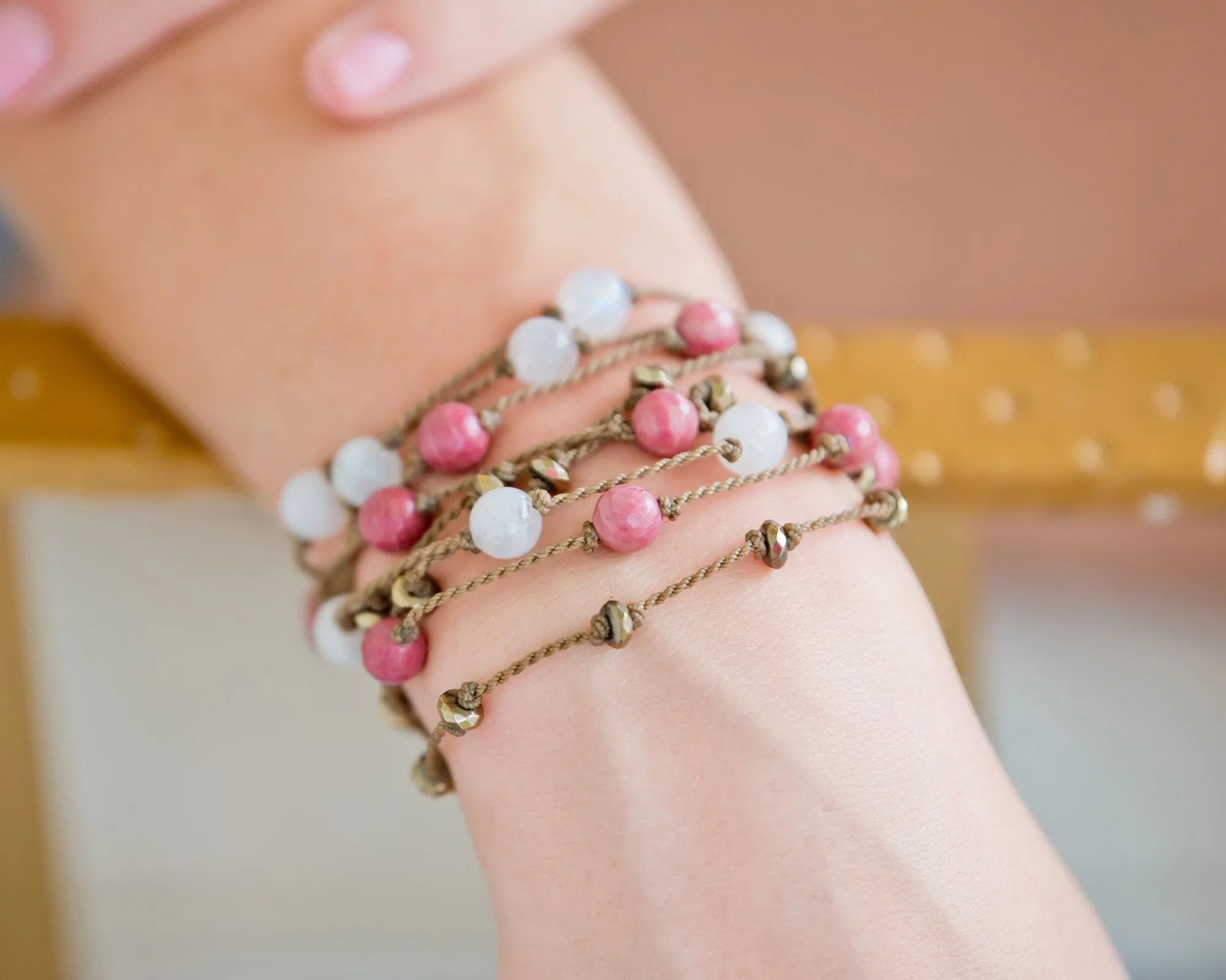 Wrap-0122-Moonstone Round Medium
